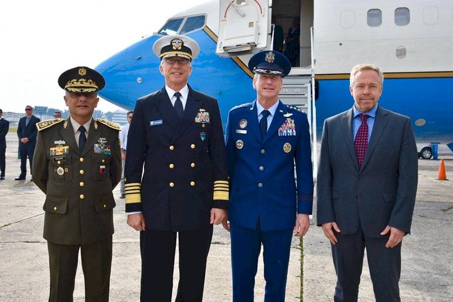Comandantes estadounidenses llegan al país