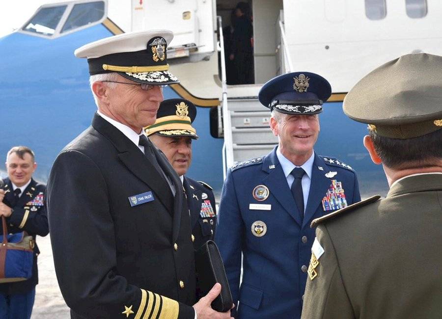 Comandantes estadounidenses llegan al país