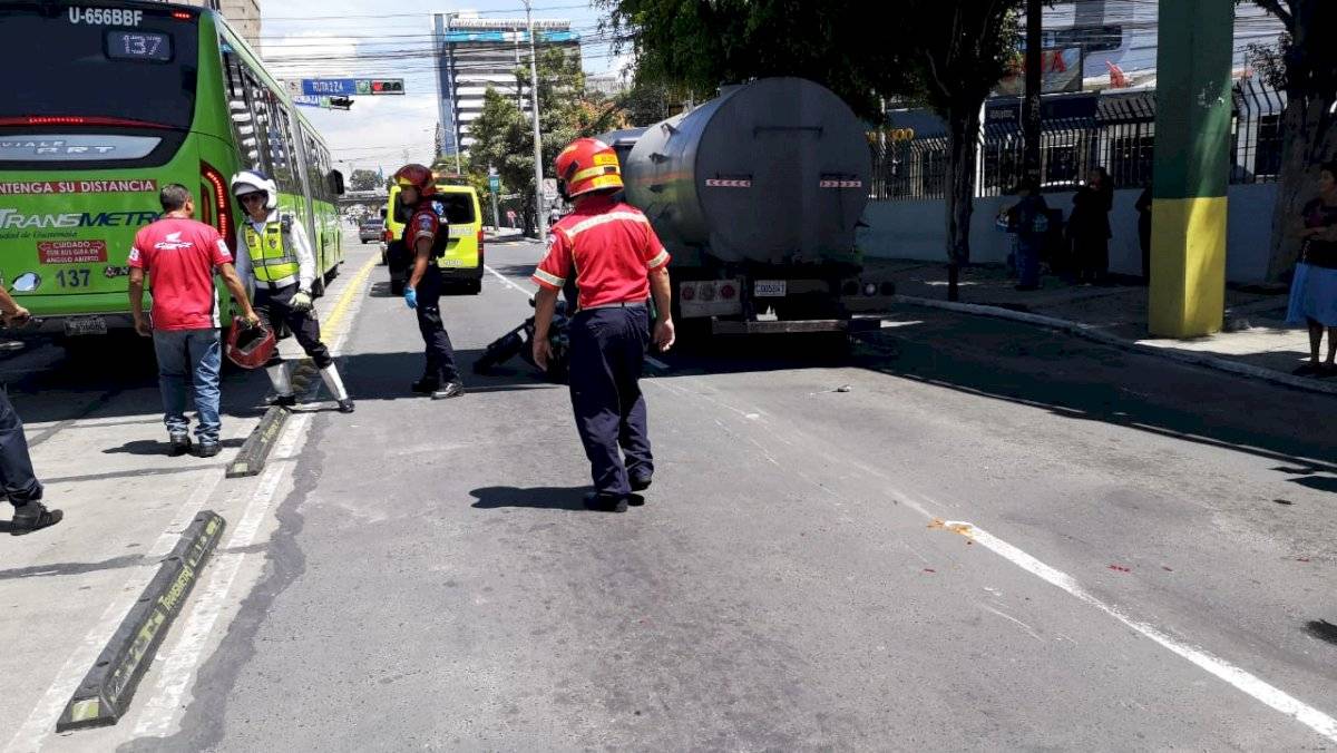 motorista muere tras accidente en zona 4