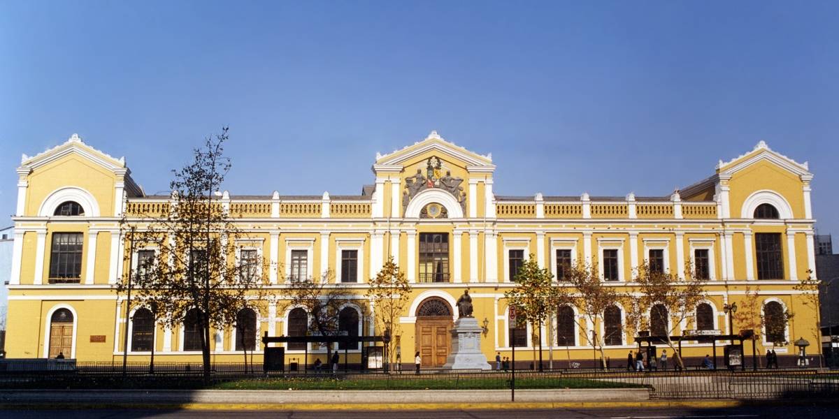 U. de Chile creó ingreso especial para que estudiantes indígenas opten a carreras científicas