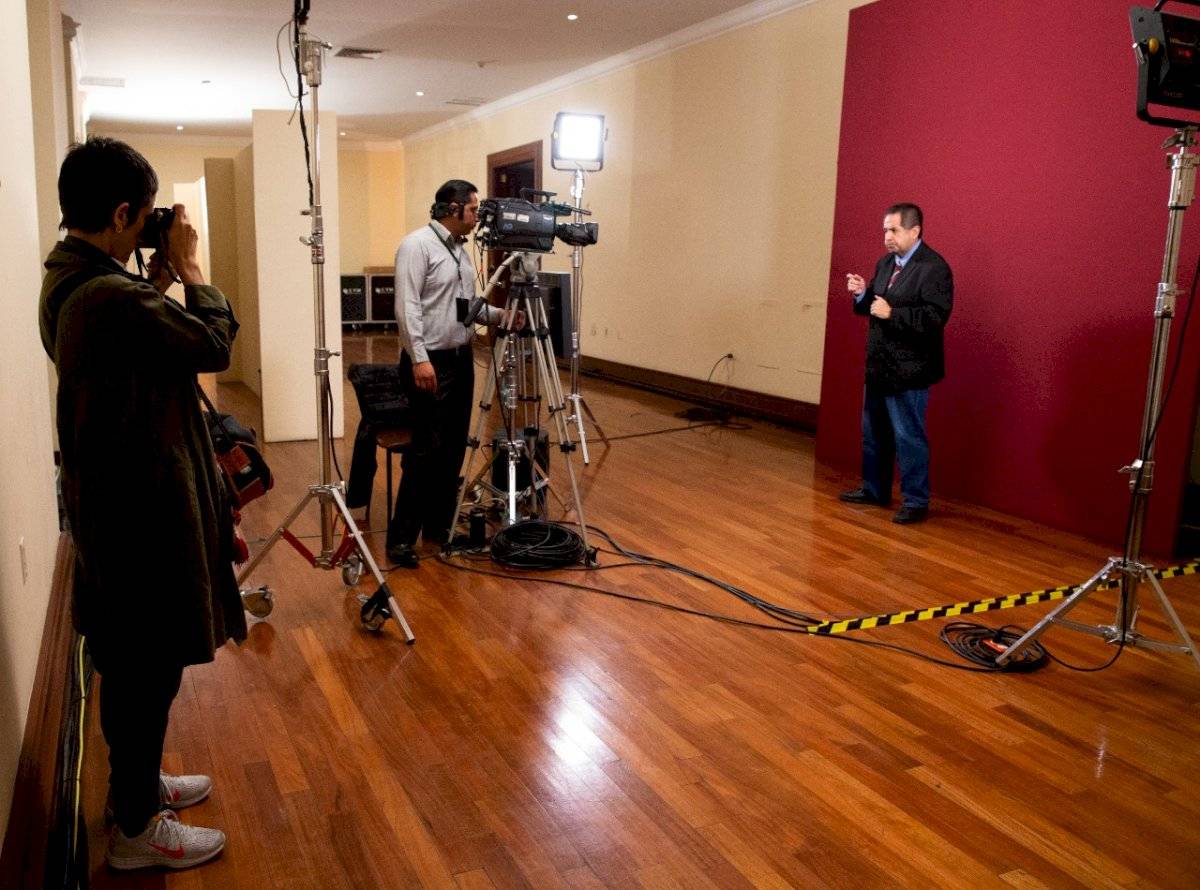 Daniel Maya, intérprete de las conferencias.