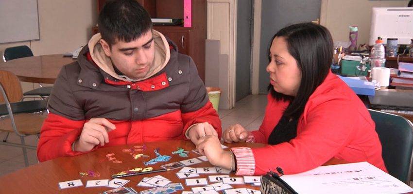 Docente chilena nos explica su sistema para enseñar matemáticas con tarjetas de Dragon Ball Docente chilena nos explica su sistema para enseñar matemáticas con tarjetas de Dragon Ball