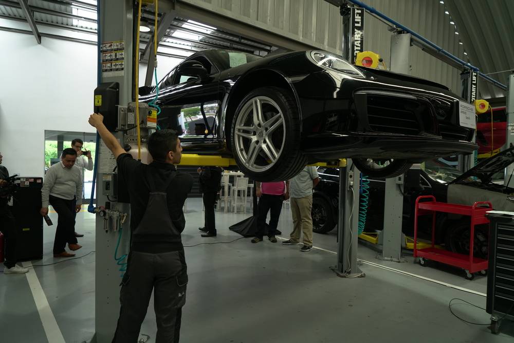 Porsche Pre-owned Car Centre Porsche Pre-owned Car Centre
