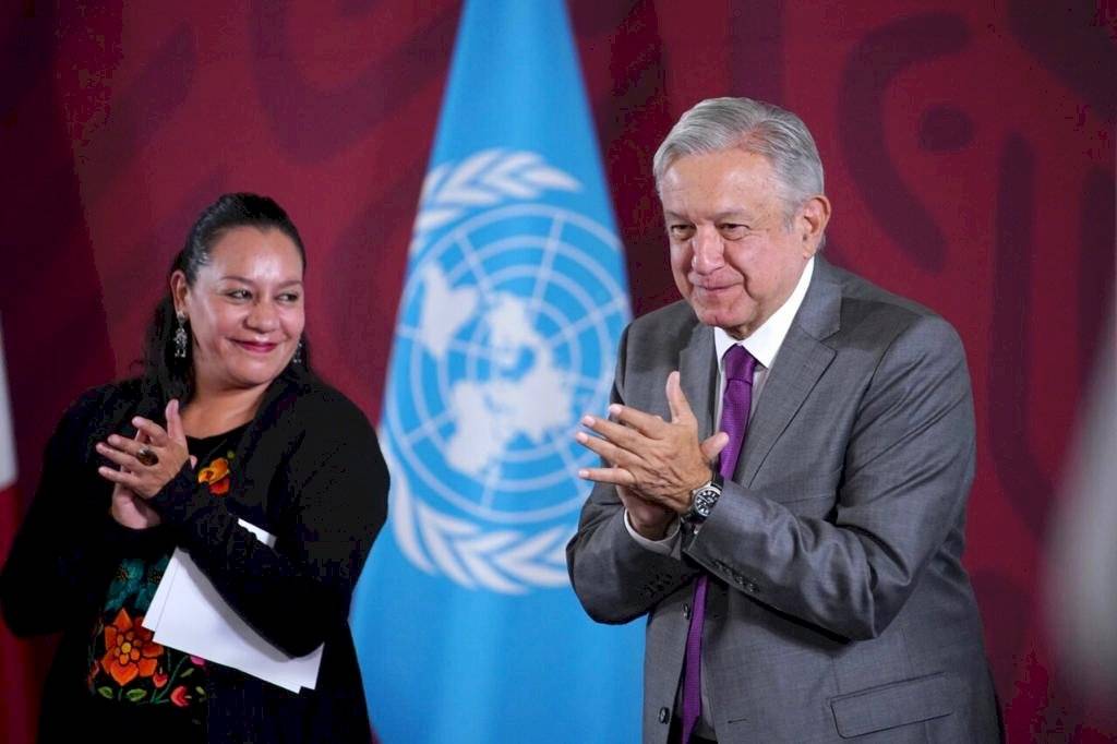 AMLO y Luisa Albores.
