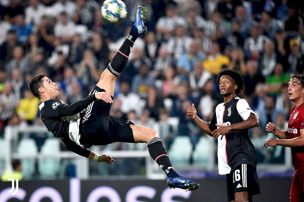 Cristiano Ronaldo boomerang
