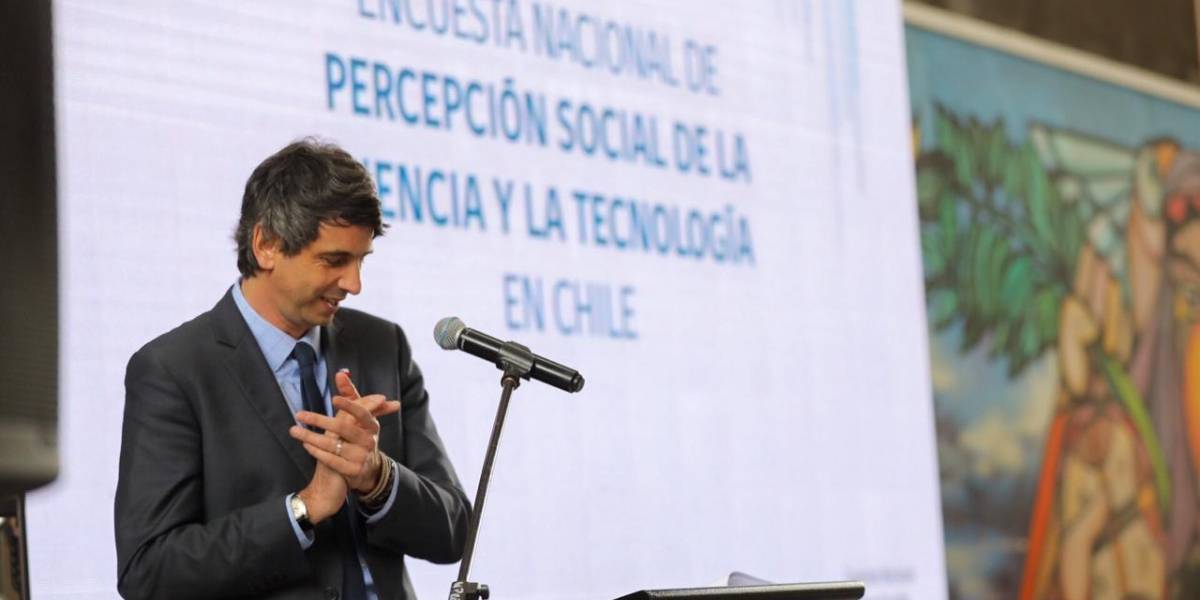 Encuesta Nacional de Ciencia: Sube la creencia de chilenos en espíritus, ovnis y milagros