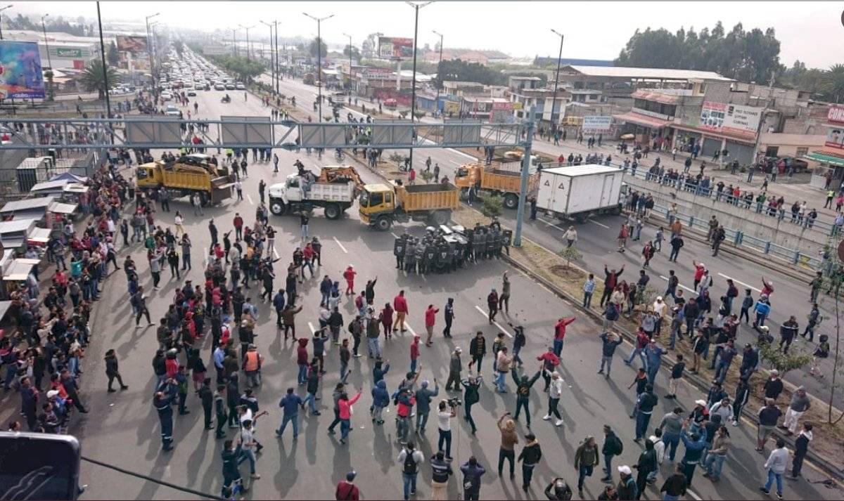 La entrada a Carapungo se encuentra bloqueada debido a protestas