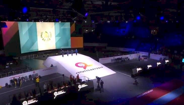 Equipo guatemalteco de gimnasia durante su presentación en el Mundial de Stuttgart