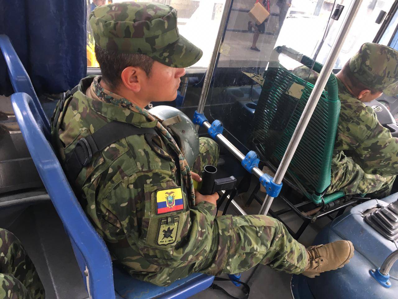 Empresa Metropolitana de Pasajeros ya están empezando a operar con un militar en cada unidad
