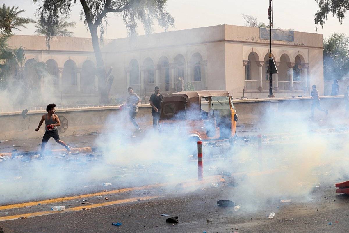 El puente que conduce a la Plaza Tahrir estaba bloqueado por vehículos blindados.