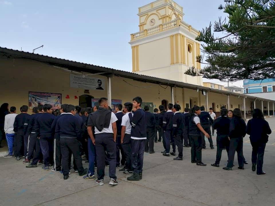 Denuncian a docente.