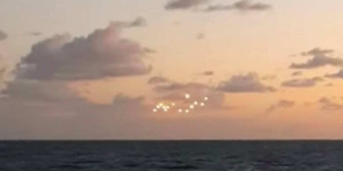 ¿Realidad o engaño? Un hombre captó en video 14 bolas de luz sobre el océano Atlántico