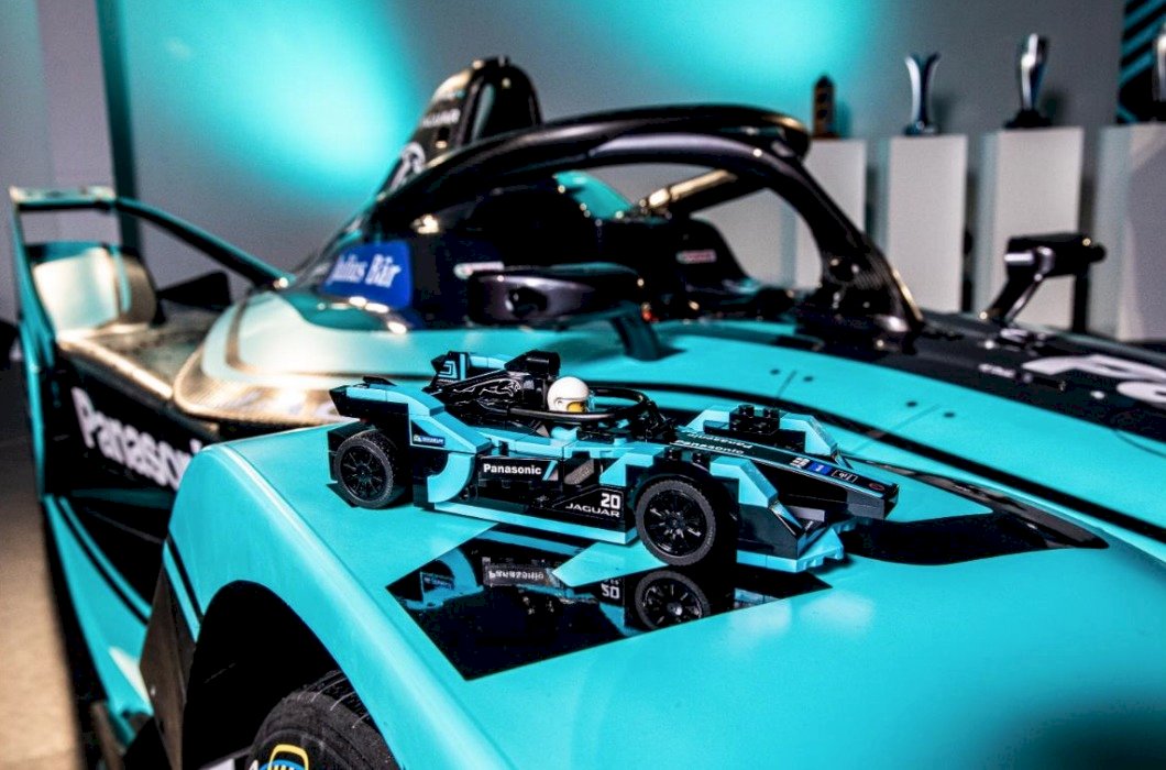Jaguar I-Type 4
