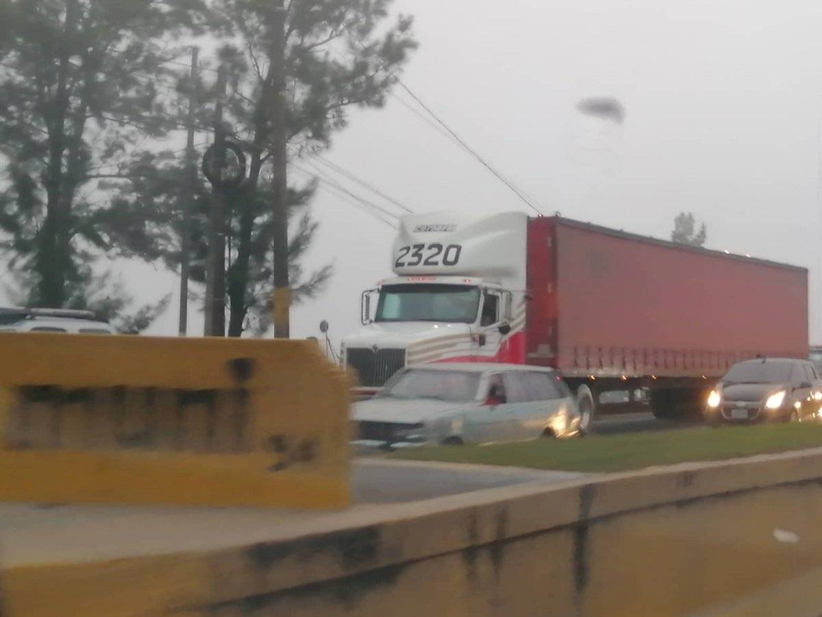 ataque contra camión repartidor en el Periférico