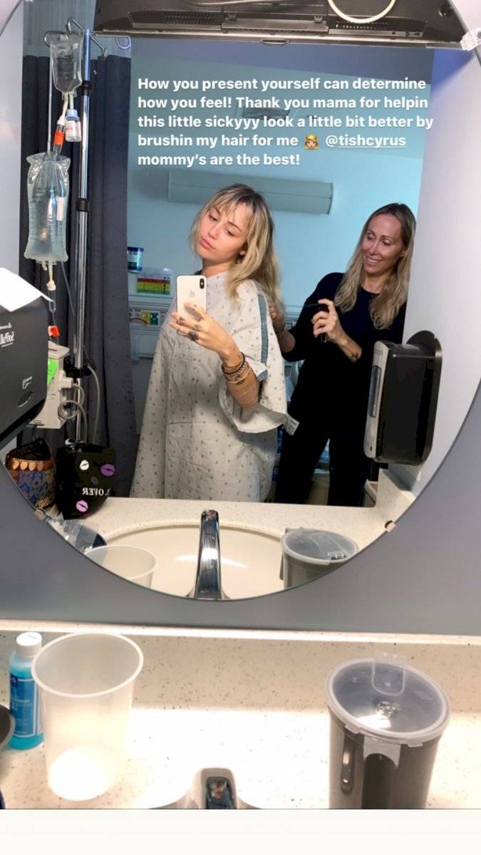 Miley Cyrus doente e internada com a mãe