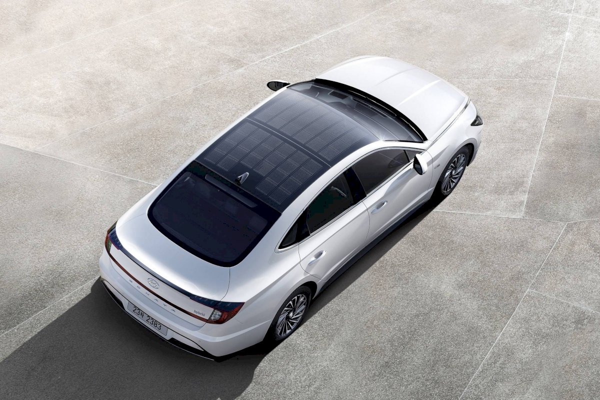 hyundai-solar-roof-charging-system