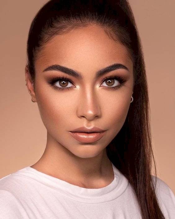 Maquillaje sencillo para morenas