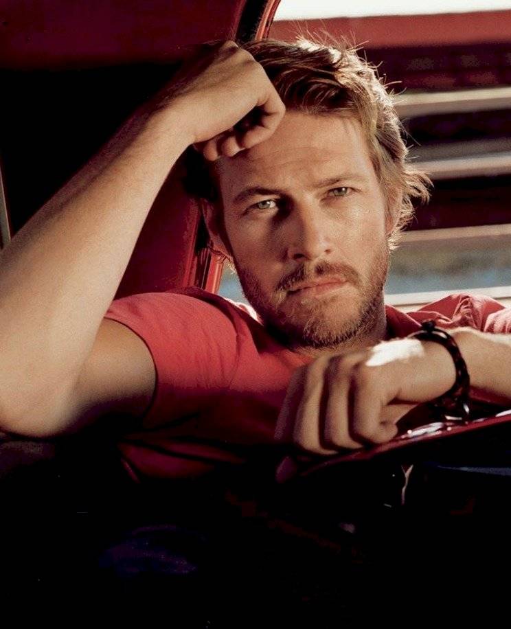 Instagram Luke Bracey