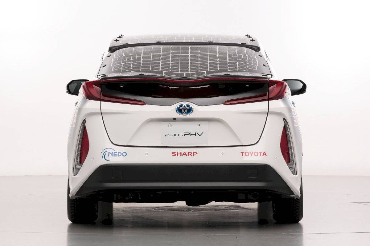 Toyota Prius PHV solar