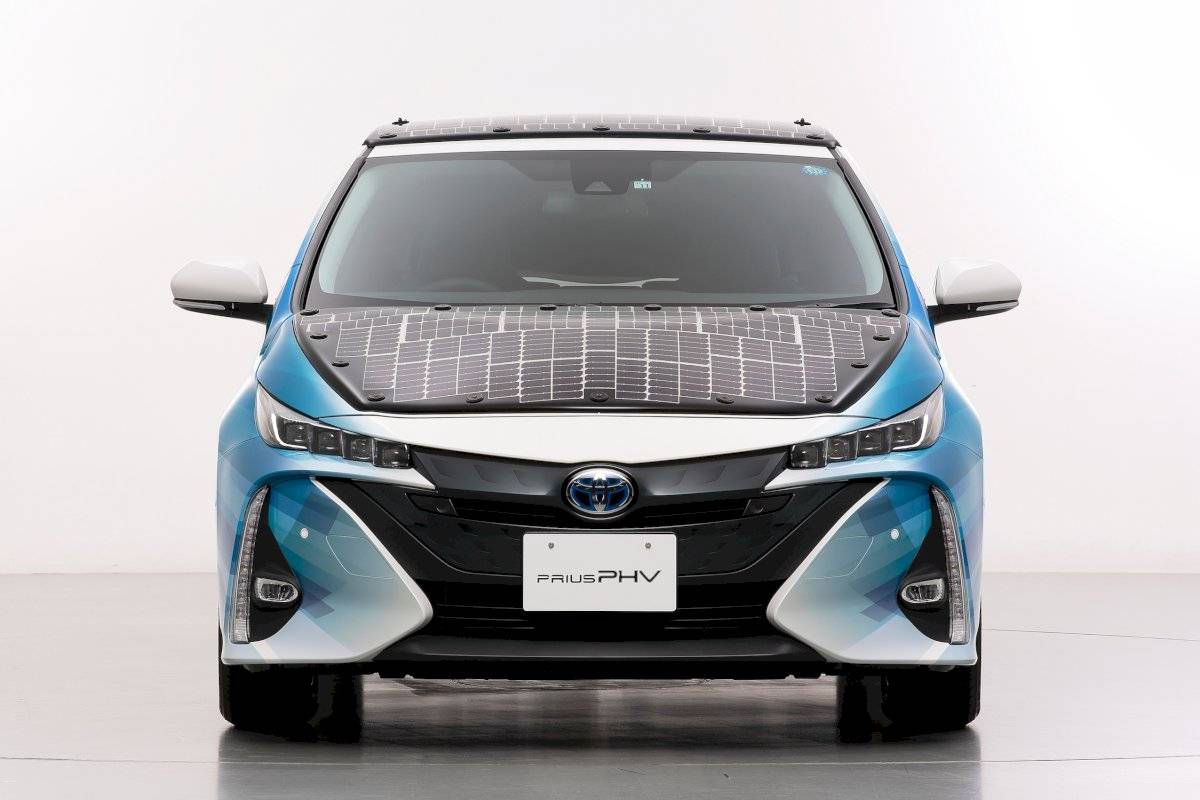 Toyota Prius PHV solar