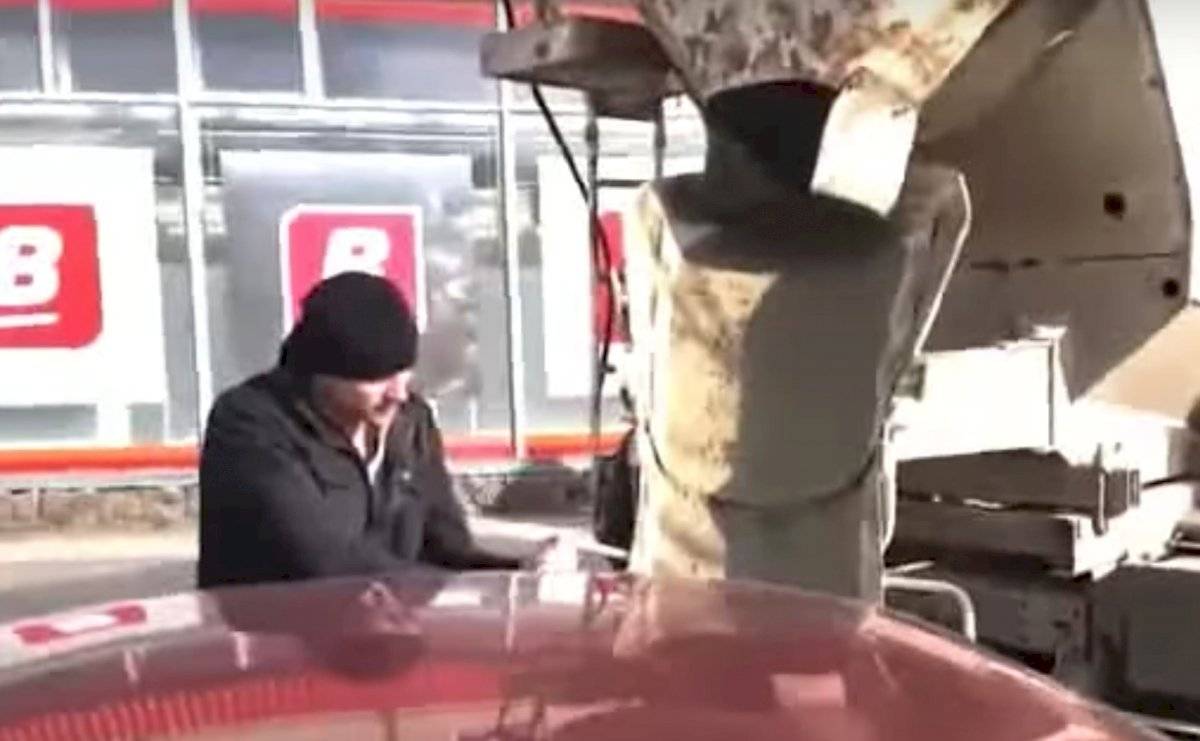 Lleno de cemento el auto