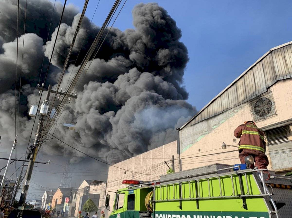 Incendio en zona 2 de Mixco