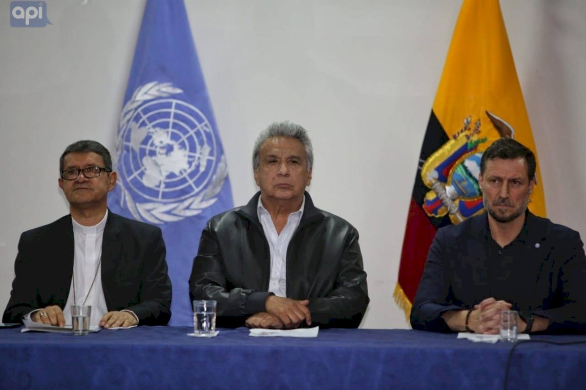 Mesa de diálogo entre le Gobierno y dirigente indígenas