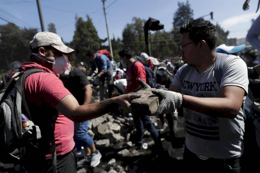 Comienza la limpieza de escombros en Quito tras el acuerdo entre Gobierno e indígenas