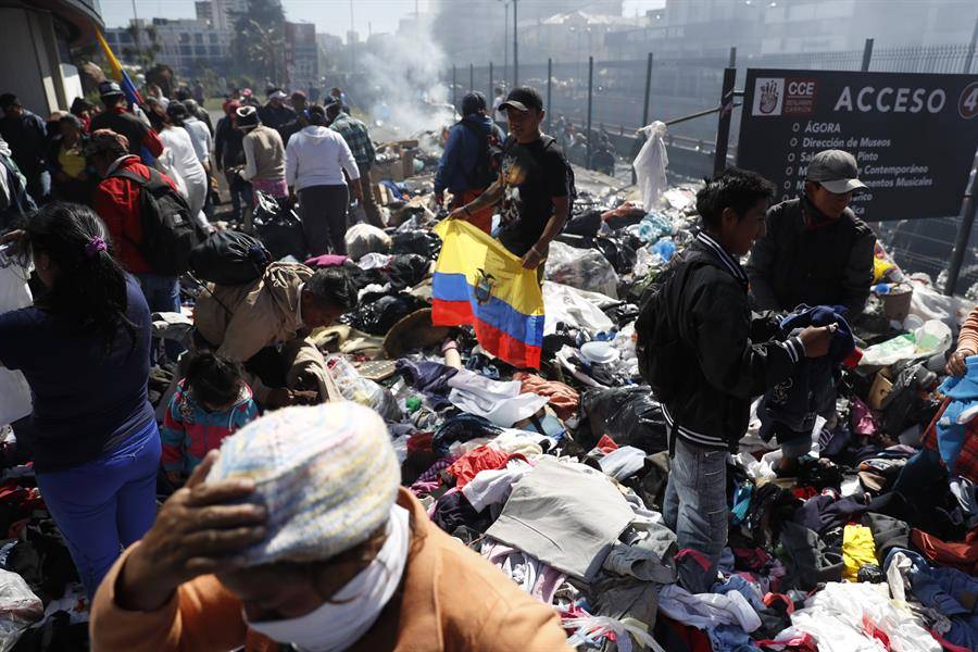 Comienza la limpieza de escombros en Quito tras el acuerdo entre Gobierno e indígenas