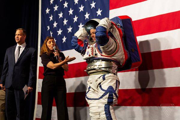 La NASA publica los futuros trajes que utilizará para las misiones a la Luna en el 2024
