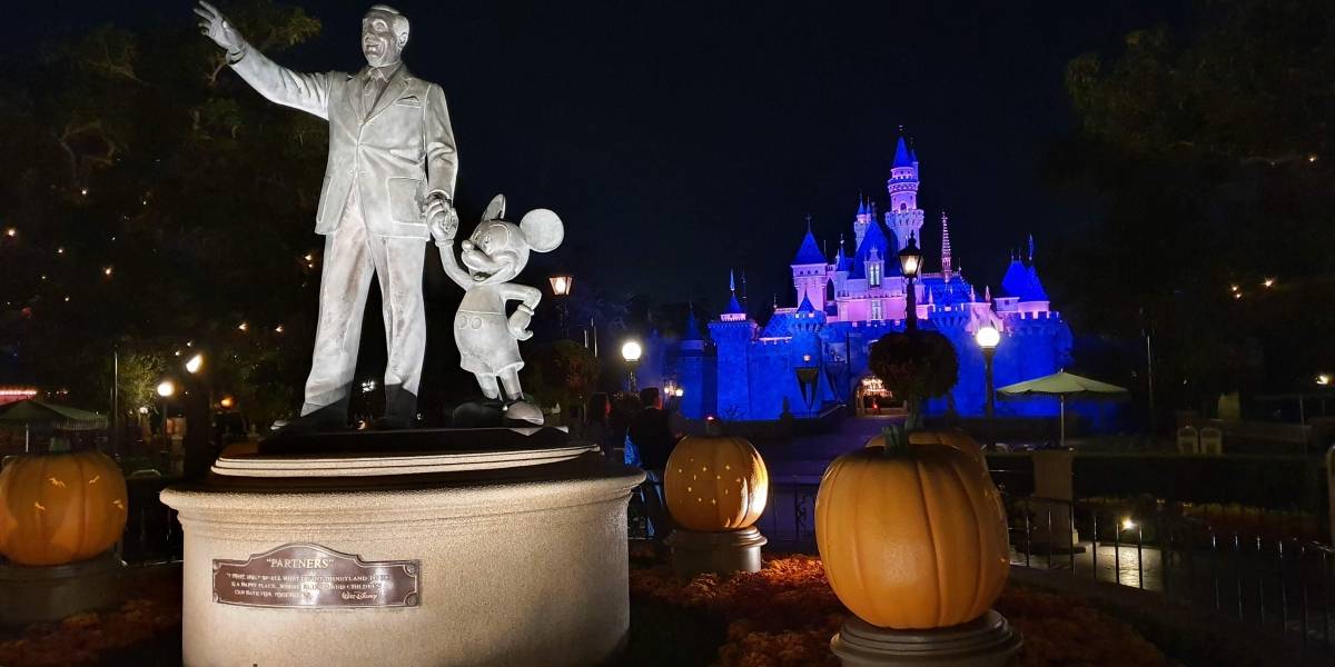 Terror y fantasía: Así se ve Disneyland vacío por la noche