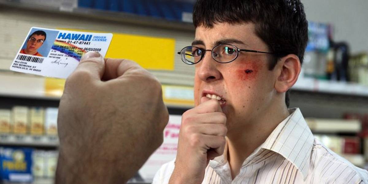 Menor de edad es arrestado por usar una identificación de McLovin y se vuelve viral