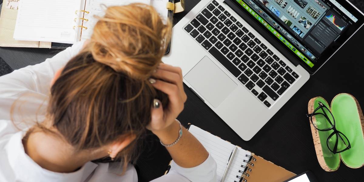 Sondeo revela el persistente estrés que genera en las mujeres la preocupación entre el trabajo y la casa
