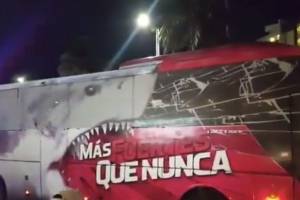 Jugadores de Veracruz salen del hotel rumbo al Estadio