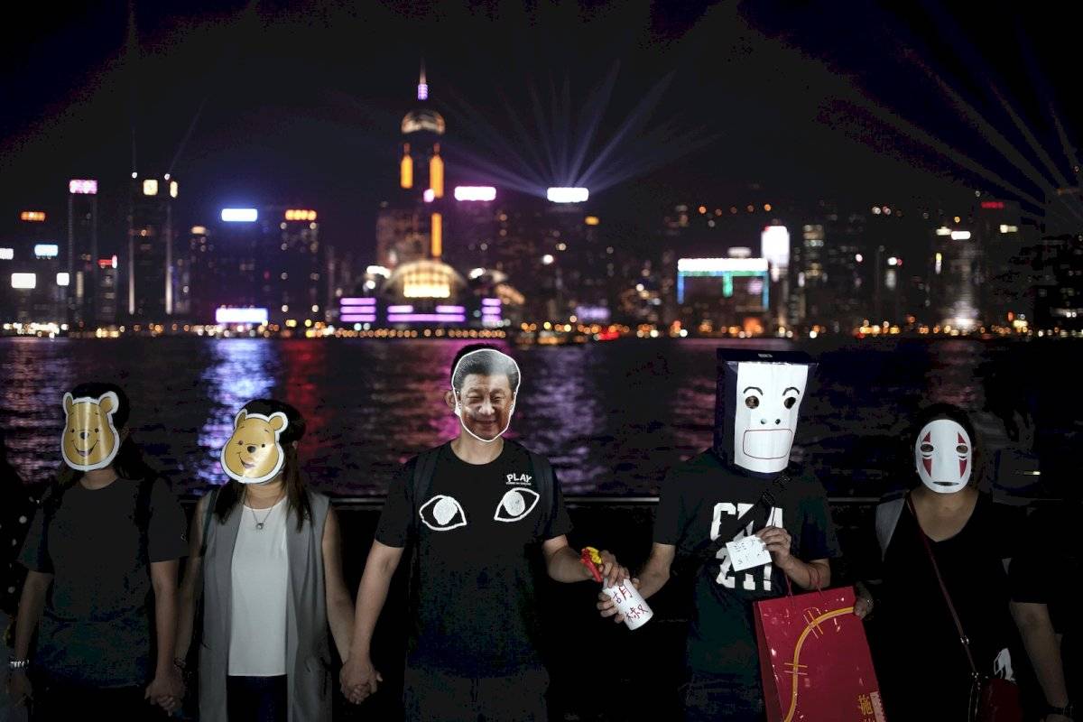 Las máscaras se han convertido en un elemento imprescindible de las protestas en Hong Kong