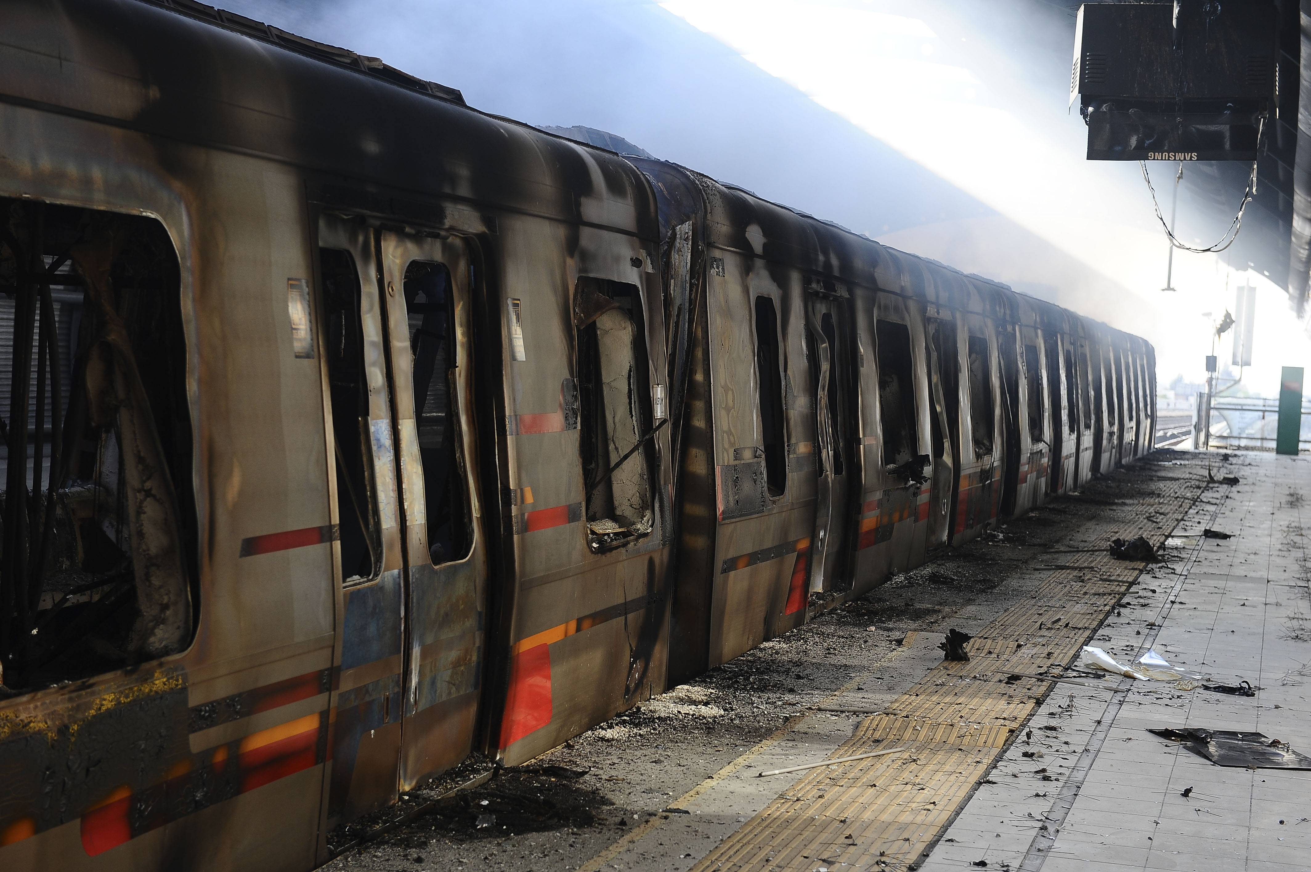 Policía de Investigaciones identifica a uno de los autores de incendios en el Metro Policía de Investigaciones identifica a uno de los autores de incendios en el Metro