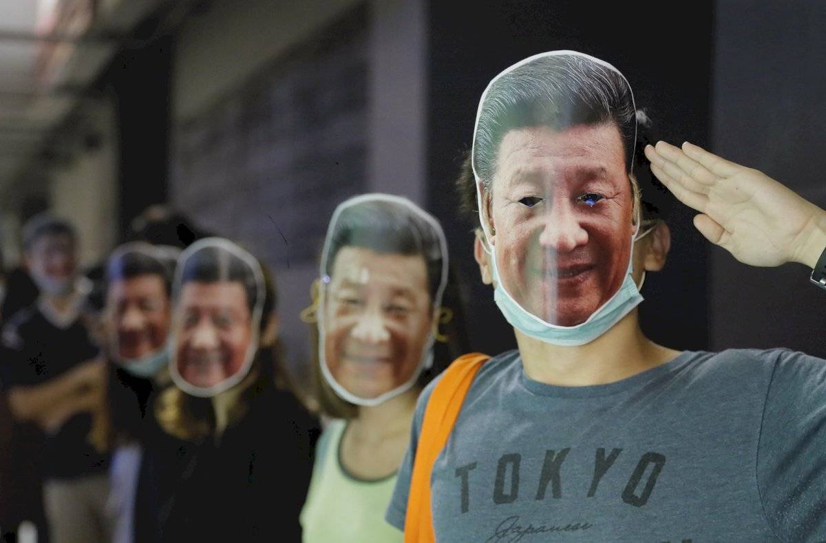Algunos utilizaron la cara de Xi Jinping, presidente de China, quien representa el gobierno contra el que se manifiestan