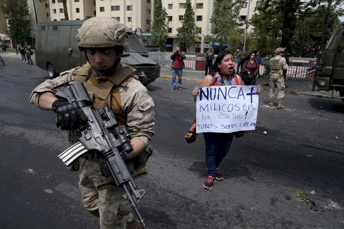 Protestas en Chile por alza en costo de transporte público