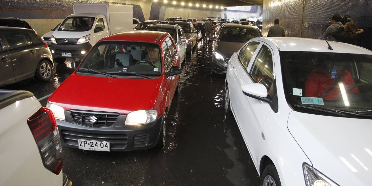 Estas son aplicaciones de auto compartido para viajar por un Santiago con escaso transporte público
