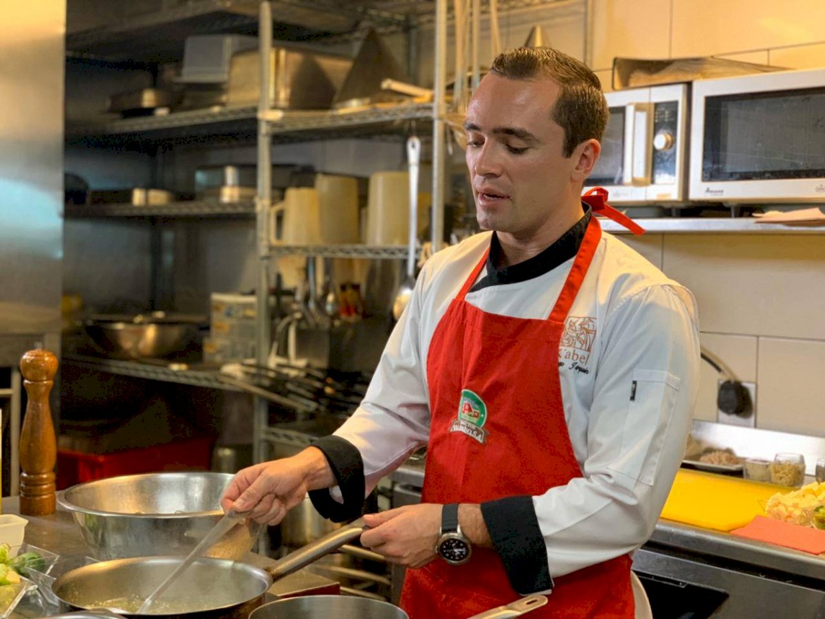 El chef internacional Diego Jarquín brindó tips para la elaboración del tradicional fiambre.