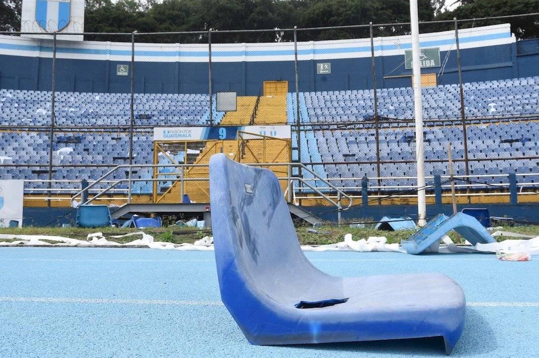 Destrozos en el estadio Doroteo Guamuch Flores