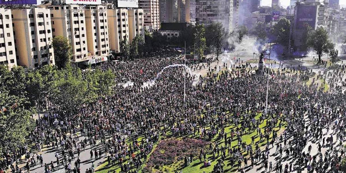 Abogado constitucionalista afirma que es ilegal arrestar a alguien por no respetar toque de queda