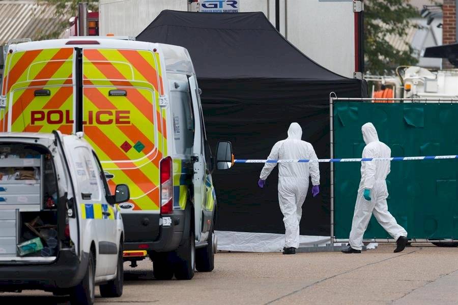 39 cuerpos inglaterra