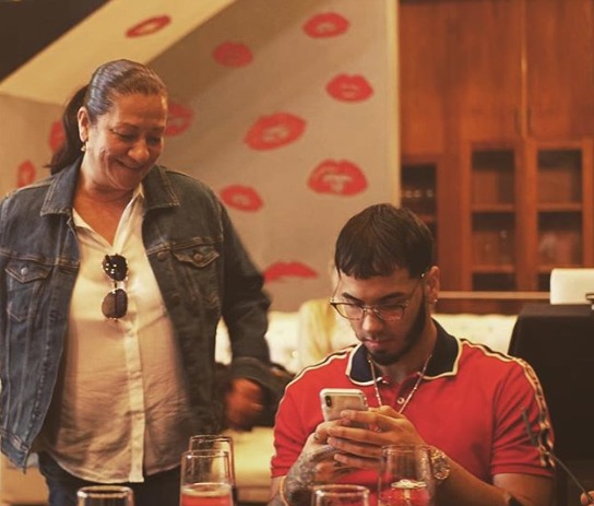 Anuel y su madre