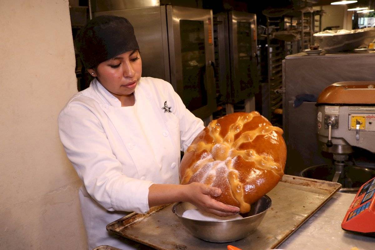 Pan de muerto relleno