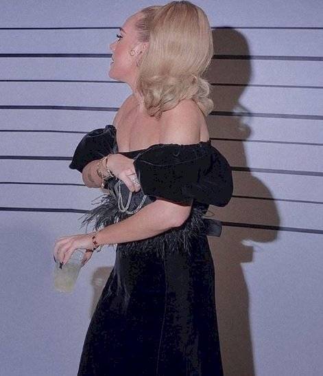 ¡Adele reaparece y es totalmente irreconocible!