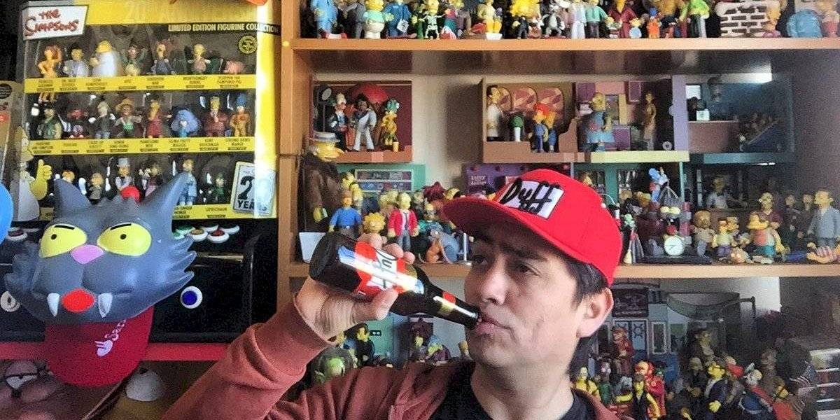 El humorista Sergio Freire usó su gigantesca colección de muñecos de Los Simpsons para mostrar la situación de Chile