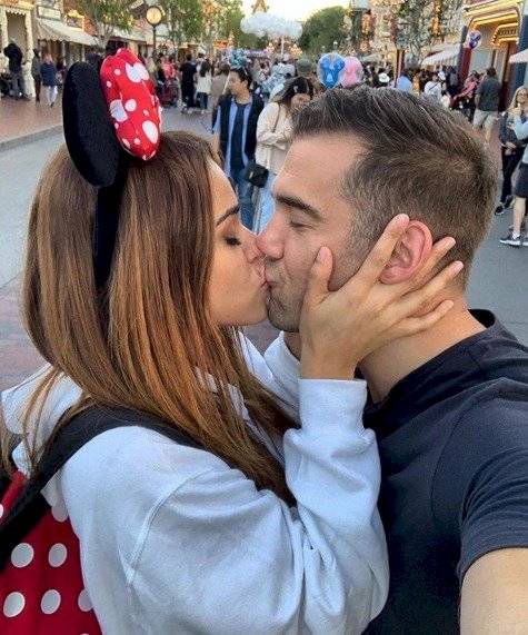 Yanet García y Lewis Howes