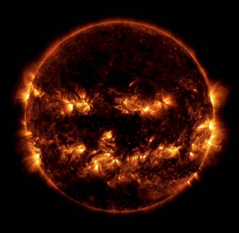 ¡Escalofriante! Nasa publica foto del sol con forma de calavera de Halloween