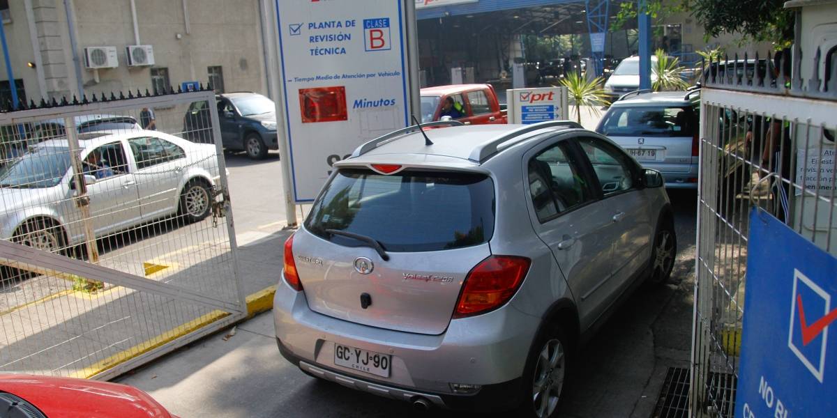 Transporte decide prorrogar por 30 días las revisiones técnicas por manifestaciones en Chile